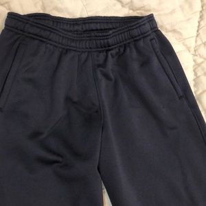Boys youth large Under Armour Storm fleece pants.